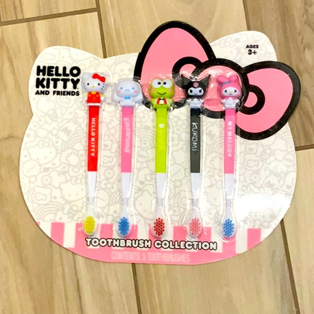 NIB Hello Kitty 5 character Toothbrush Set
